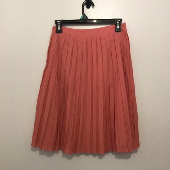 Talbots pleated‎ skirt womens size 6P Coral color w/ side zipper - Picture 1 of 3